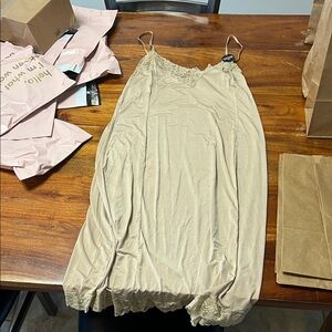 jones new york 620438 size 8 XL nude lace slip 38 inch I233B